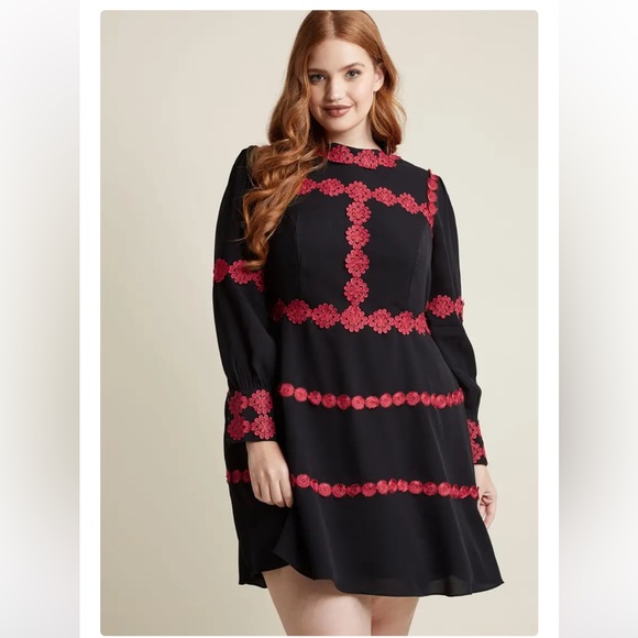 Modcloth Dresses & Skirts - NWT ModCloth Liza Lux Red Appliqué Outlined Long Sleeve A-Line Black Dress 1X